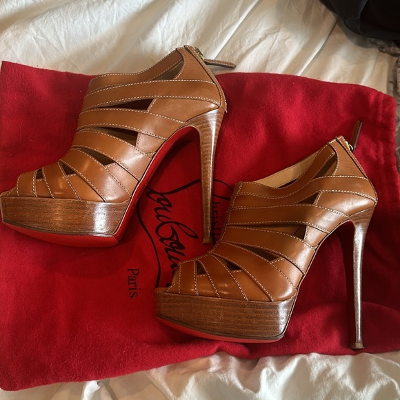 Authentic Christian Louboutin Pique Crie 140 Strappy Tan Ankle Booties size 37 - Picture 7 of 10